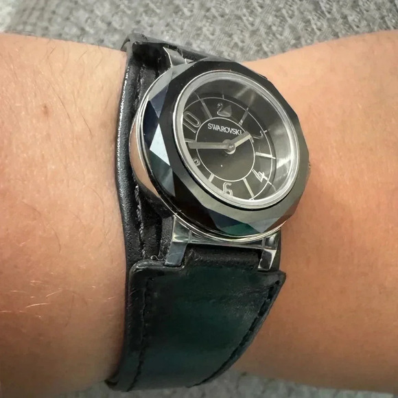 Swarovski watch with genuine leather - Picture 2 of 8